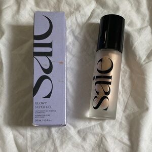 Saie Glowy Super Gel - Illuminating Makeup in Subtle Cream